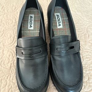 Soda Classic Kinder Heeled Black Women's Loafers